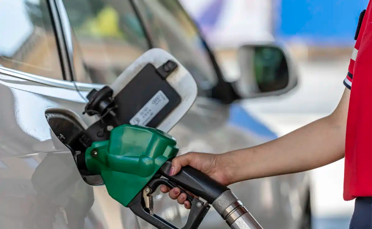 13日24时起，国内汽、柴油价格下调 加满一箱92#汽油将少花3元